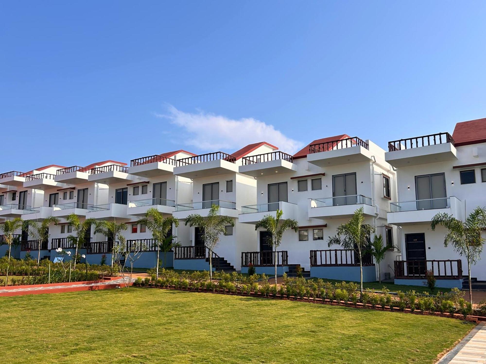 Vengurla Baywatch Resort Bhogave Beach מראה חיצוני תמונה