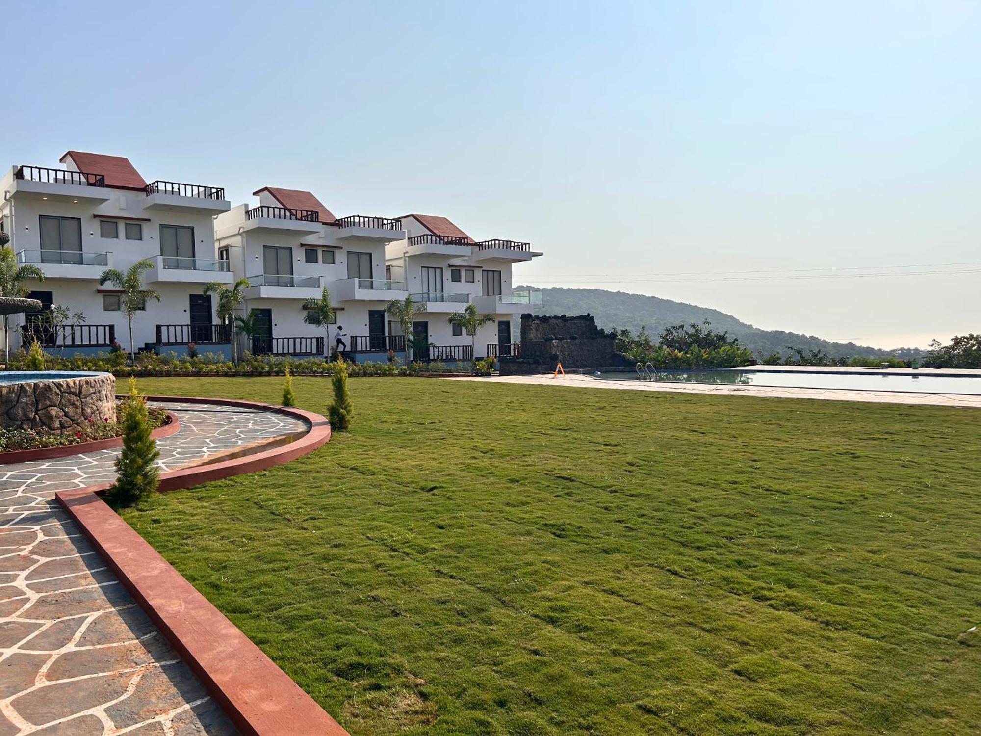 Vengurla Baywatch Resort Bhogave Beach מראה חיצוני תמונה