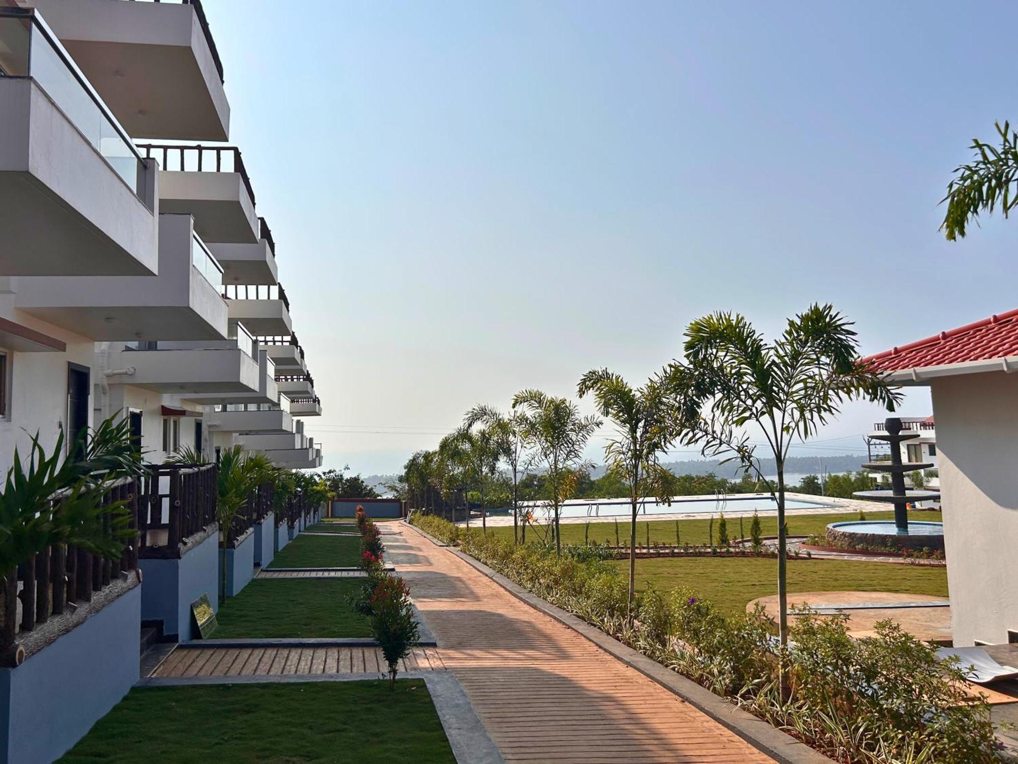 Vengurla Baywatch Resort Bhogave Beach מראה חיצוני תמונה