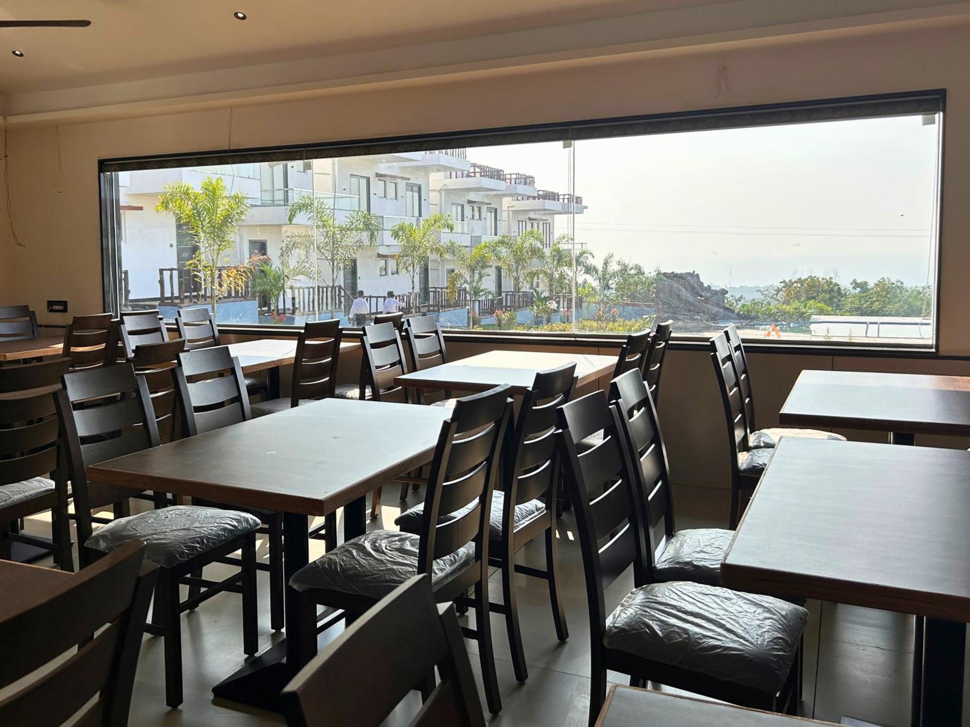 Vengurla Baywatch Resort Bhogave Beach מראה חיצוני תמונה