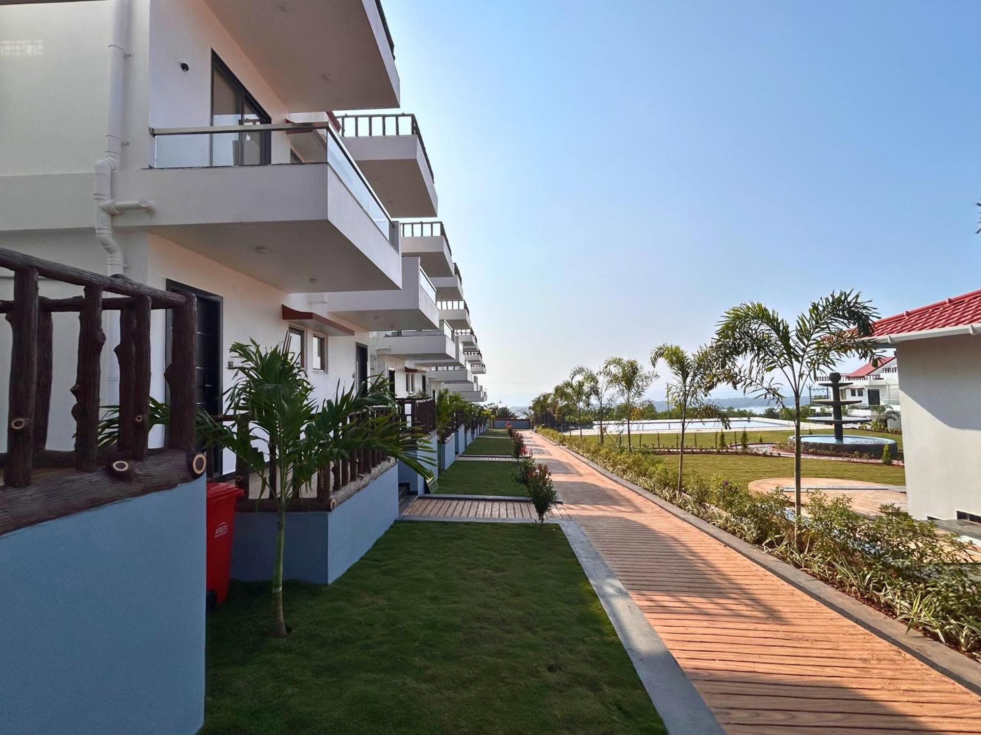 Vengurla Baywatch Resort Bhogave Beach מראה חיצוני תמונה
