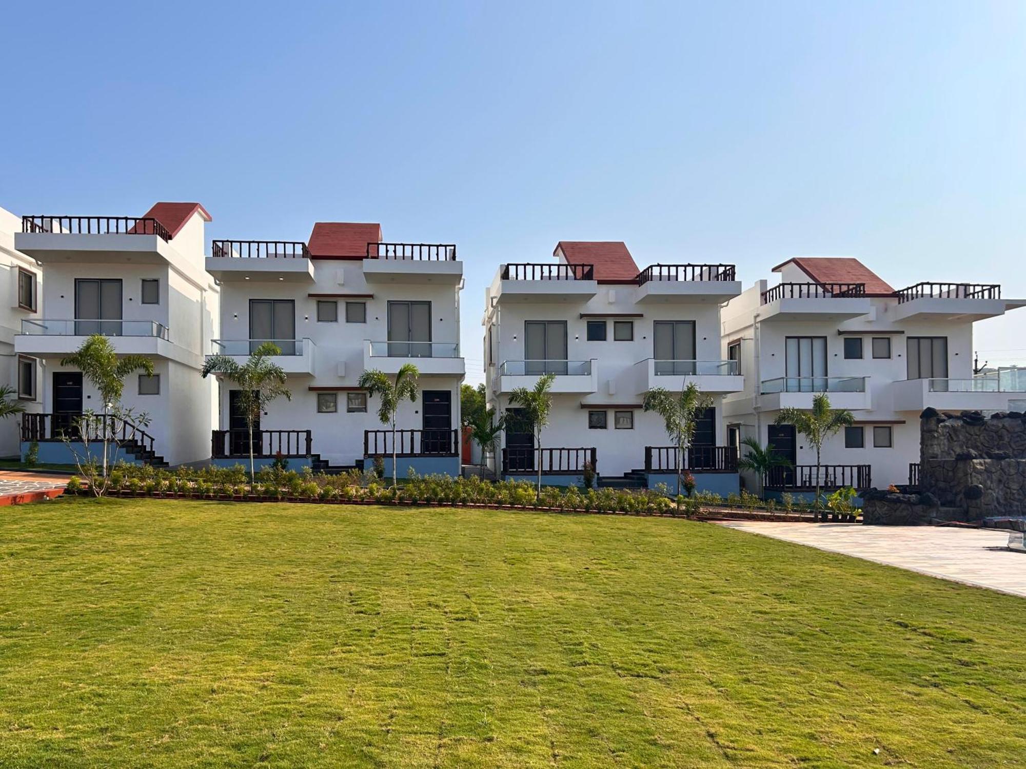 Vengurla Baywatch Resort Bhogave Beach מראה חיצוני תמונה